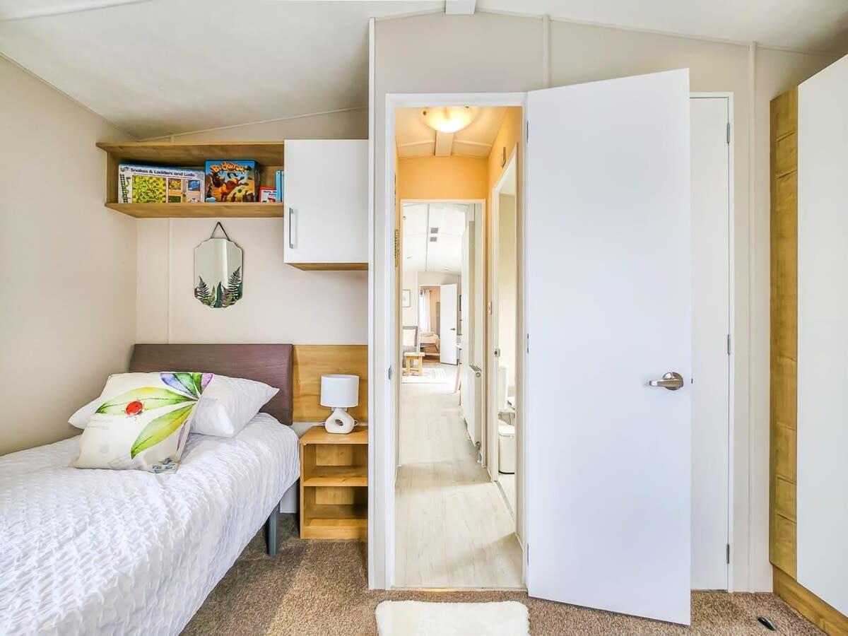 Escape To Paradise At Pevensey Bay Holiday Park 13 Woodland Walk Villa Екстериор снимка
