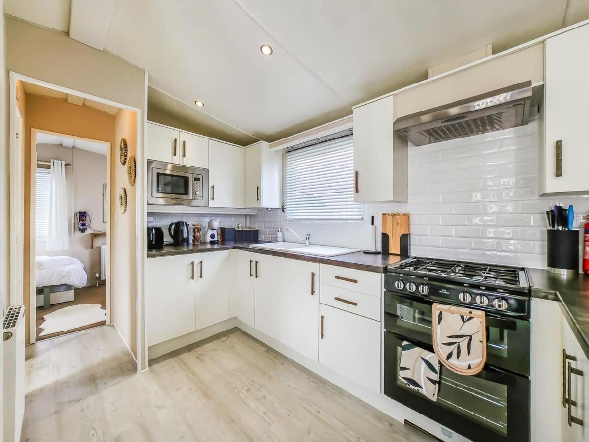 Escape To Paradise At Pevensey Bay Holiday Park 13 Woodland Walk Villa Екстериор снимка